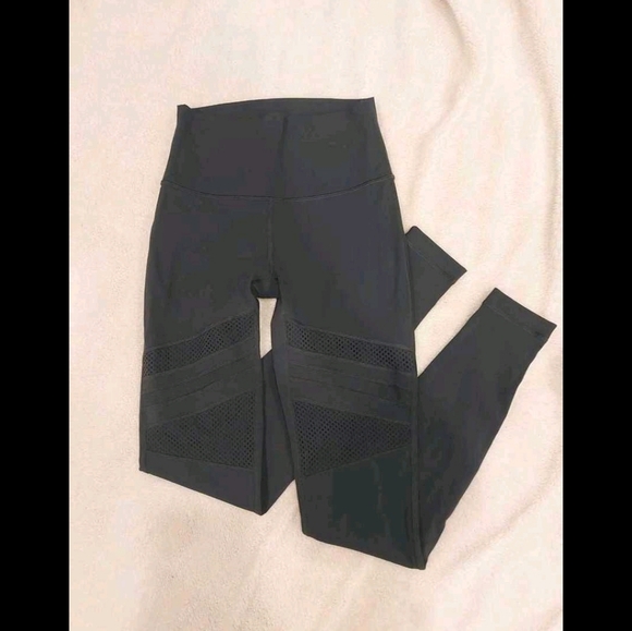 NWOT LULULEMON high waist 4-6 - Picture 2 of 3